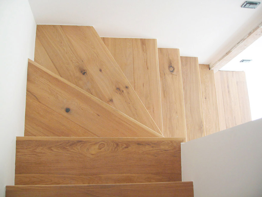 scale con rivestimenti in legno rovere