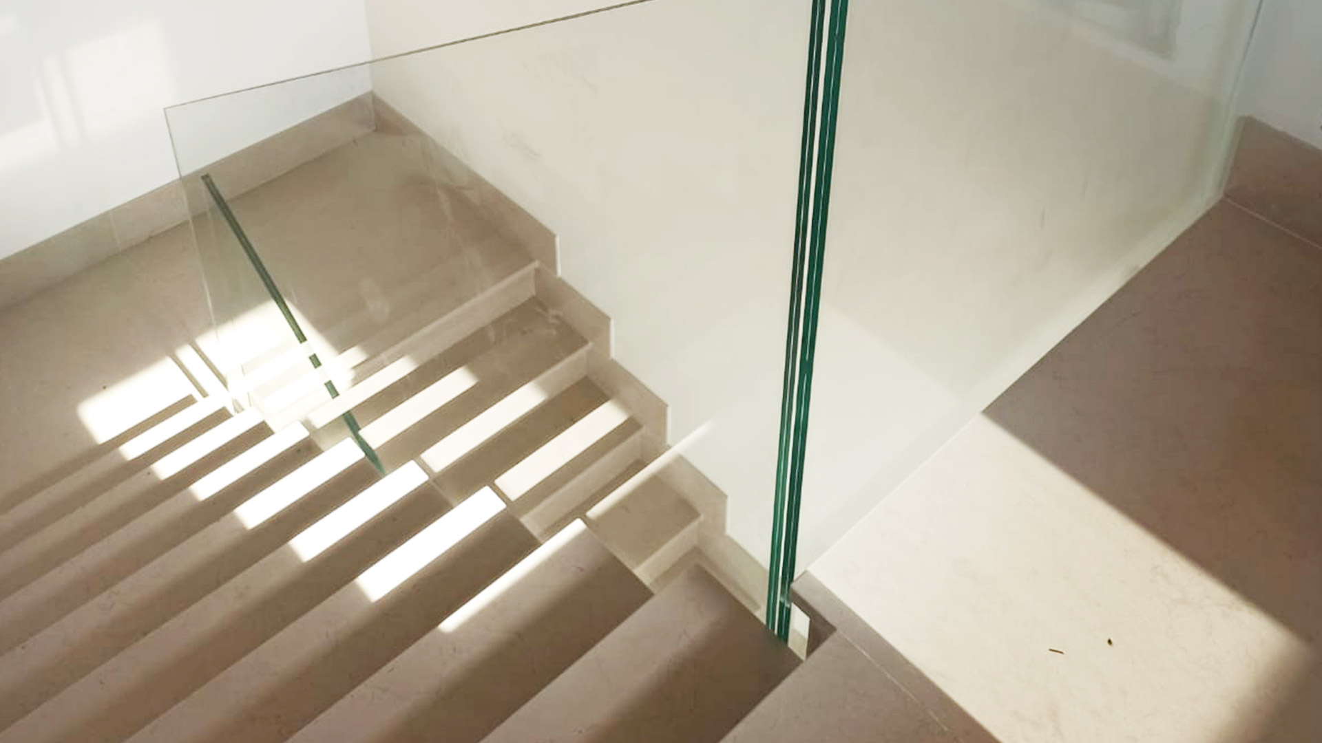 parapetto-in-vetro-per-scale-verona-lineaspazio